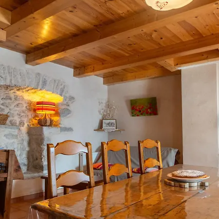 La Vieille Ecole Au Bruel Des Vignes * Les Vignes